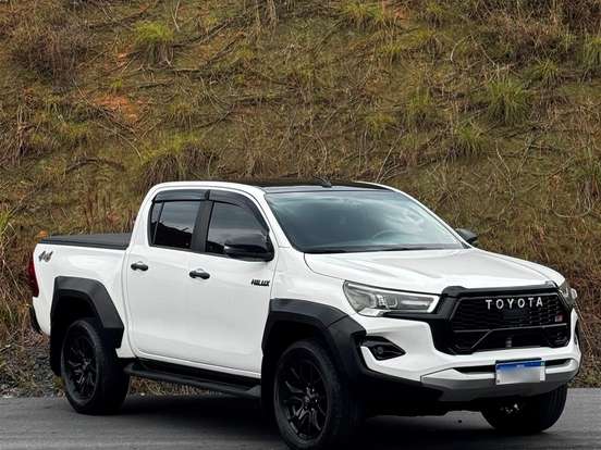 TOYOTA-HILUX-2.8 D-4D TURBO DIESEL CD SR 4X4 AUTOMÁTICO TOYOTA-HILUX-2025