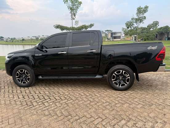 TOYOTA-HILUX-2.8 D-4D TURBO DIESEL CD SRX LIMITED 4X4 AUTOMÁTICO TOYOTA-HILUX-2022