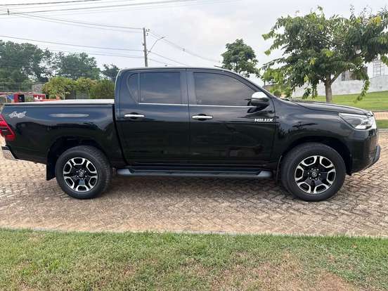 TOYOTA-HILUX-2.8 D-4D TURBO DIESEL CD SRX LIMITED 4X4 AUTOMÁTICO TOYOTA-HILUX-2022