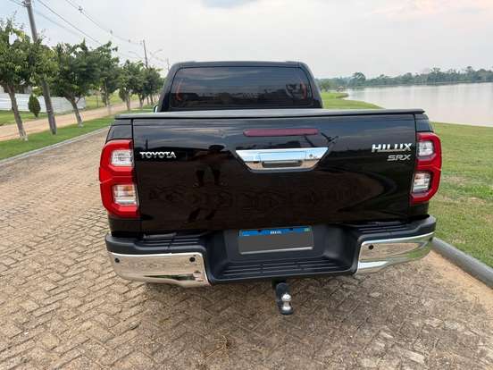TOYOTA-HILUX-2022