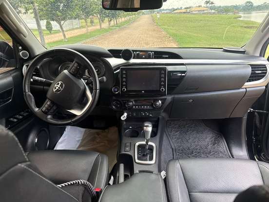 TOYOTA-HILUX-2.8 D-4D TURBO DIESEL CD SRX LIMITED 4X4 AUTOMÁTICO TOYOTA-HILUX-2022