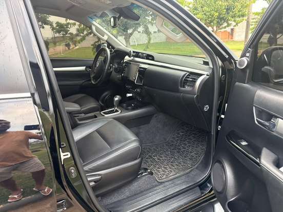 TOYOTA-HILUX-2.8 D-4D TURBO DIESEL CD SRX LIMITED 4X4 AUTOMÁTICO TOYOTA-HILUX-2022