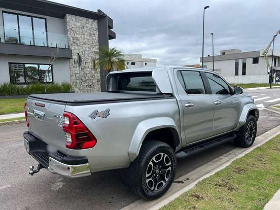TOYOTA-HILUX-2.8 D-4D TURBO DIESEL CD SRX PLUS 4X4 AUTOMÁTICO TOYOTA-HILUX-2024