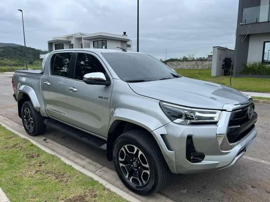 TOYOTA-HILUX-2024