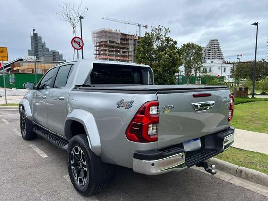 TOYOTA-HILUX-2.8 D-4D TURBO DIESEL CD SRX PLUS 4X4 AUTOMÁTICO TOYOTA-HILUX-2024