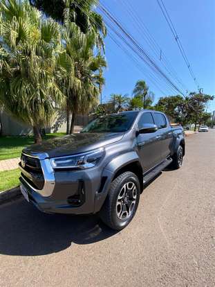 TOYOTA-HILUX-2023