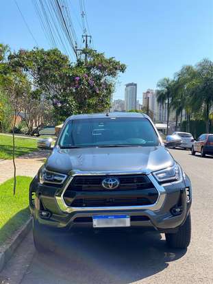 TOYOTA-HILUX-2023