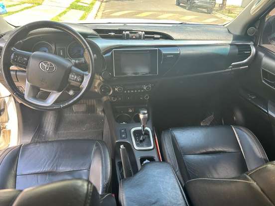 TOYOTA-HILUX-2018