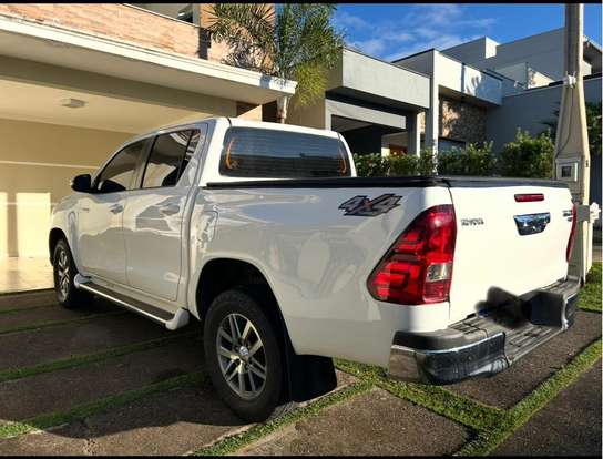 TOYOTA-HILUX-2018