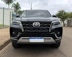 TOYOTA HILUX SW4 2.8 D-4D TURBO DIESEL SRX 7L 4X4 AUTOMÁTICO TOYOTA HILUX SW4 2.8 D-4D TURBO DIESEL SRX 7L 4X4 AUTOMÁTICO