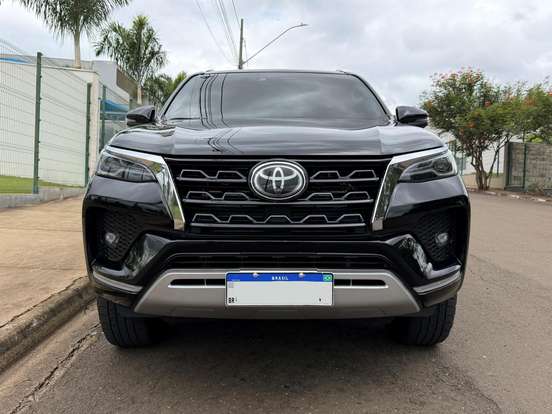 TOYOTA-HILUX SW4-2.8 D-4D TURBO DIESEL SRX 7L 4X4 AUTOMÁTICO TOYOTA-HILUX SW4-2021