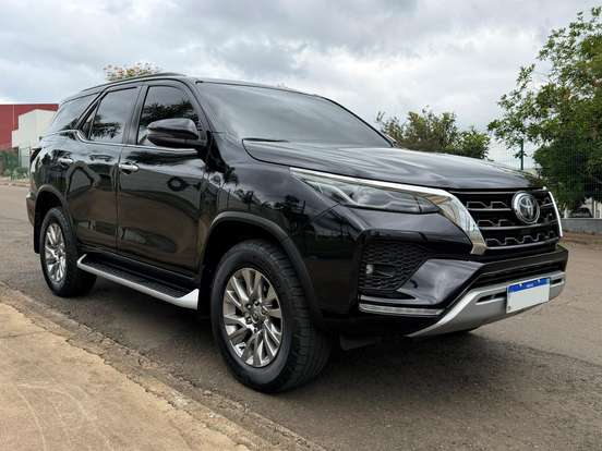 TOYOTA-HILUX SW4-2.8 D-4D TURBO DIESEL SRX 7L 4X4 AUTOMÁTICO TOYOTA-HILUX SW4-2021