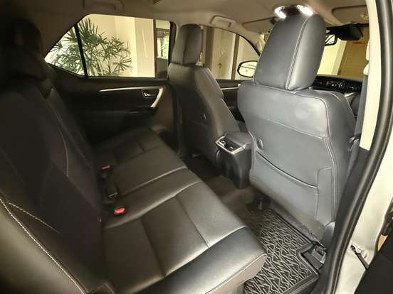 TOYOTA-HILUX SW4-2.8 D-4D TURBO DIESEL SRX PLATINUM 4X4 AUTOMÁTICO TOYOTA-HILUX SW4-2025