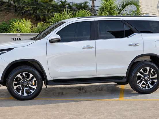TOYOTA-HILUX SW4-2.8 D-4D TURBO DIESEL SRX PLATINUM 4X4 AUTOMÁTICO TOYOTA-HILUX SW4-2024
