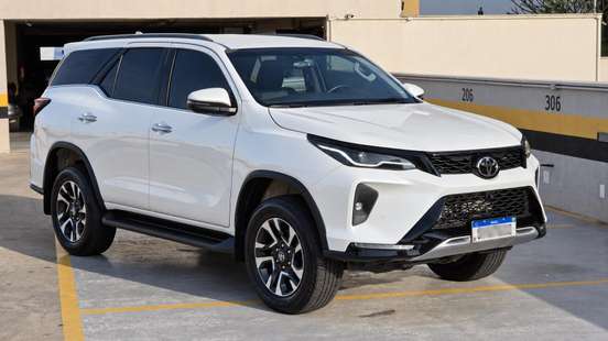 TOYOTA-HILUX SW4-2024