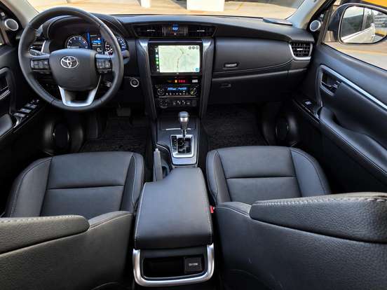TOYOTA-HILUX SW4-2.8 D-4D TURBO DIESEL SRX PLATINUM 4X4 AUTOMÁTICO TOYOTA-HILUX SW4-2024