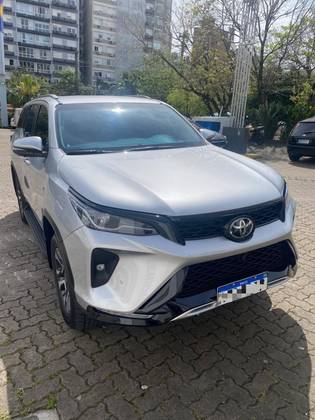 TOYOTA HILUX SW4 2.8 D-4D TURBO DIESEL SRX PLATINUM 7L 4X4 AUTOMÁTICO