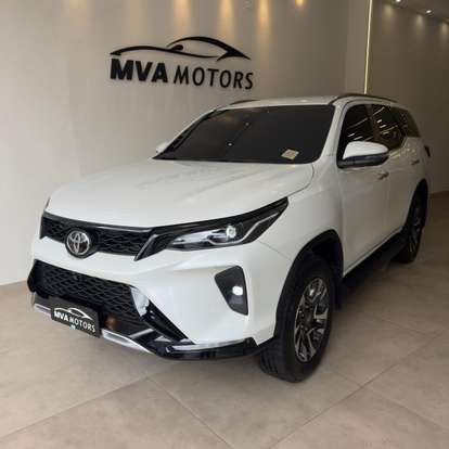 TOYOTA-HILUX SW4-2025