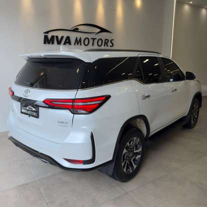 TOYOTA-HILUX SW4-2025