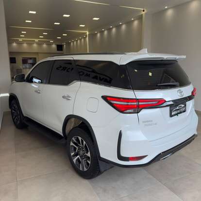 TOYOTA-HILUX SW4-2025
