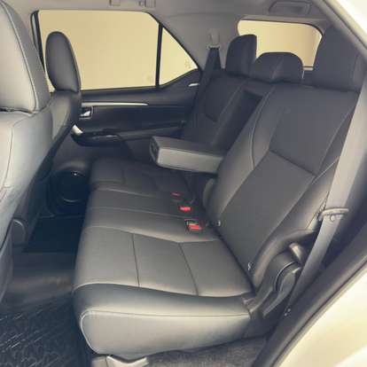 TOYOTA-HILUX SW4-2025