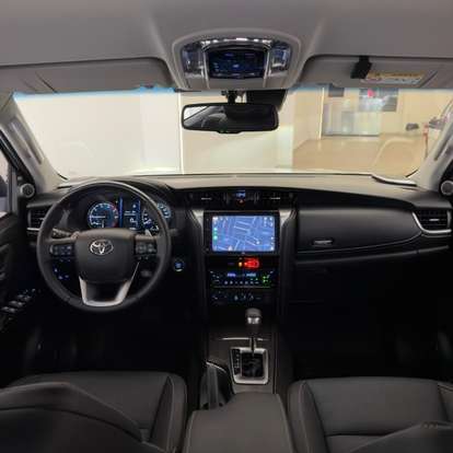 TOYOTA-HILUX SW4-2025