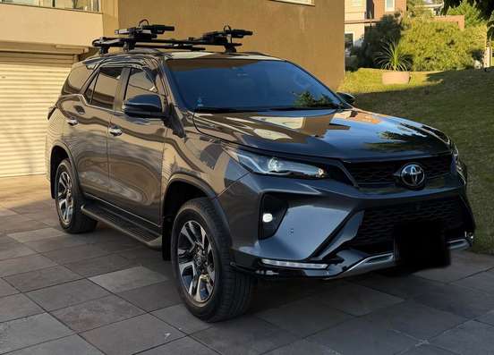 TOYOTA-HILUX SW4-2025