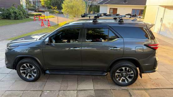 TOYOTA-HILUX SW4-2025