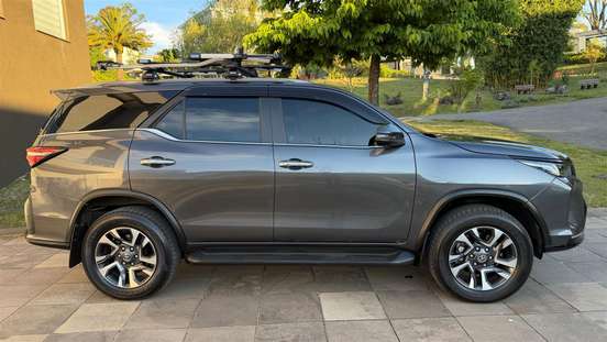 TOYOTA-HILUX SW4-2025