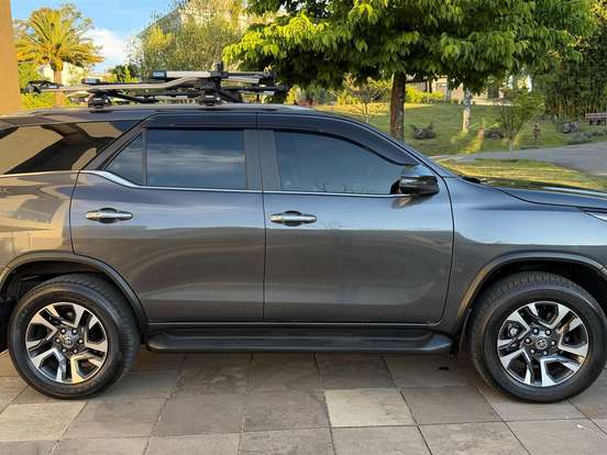 TOYOTA-HILUX SW4-2.8 D-4D TURBO DIESEL SRX PLATINUM 7L 4X4 AUTOMÁTICO TOYOTA-HILUX SW4-2025