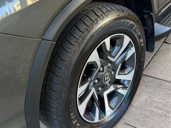 TOYOTA-HILUX SW4-2.8 D-4D TURBO DIESEL SRX PLATINUM 7L 4X4 AUTOMÁTICO TOYOTA-HILUX SW4-2025