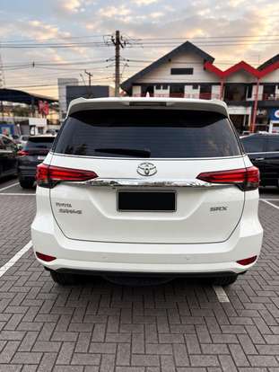 TOYOTA-HILUX SW4-2.8 SRX 4X4 7 LUGARES 16V TURBO INTERCOOLER DIESEL 4P AUTOMÁTICO TOYOTA-HILUX SW4-2019