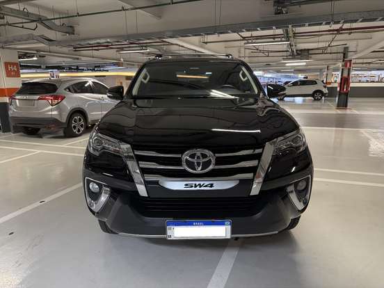 TOYOTA-HILUX SW4-2.8 SRX 4X4 7 LUGARES 16V TURBO INTERCOOLER DIESEL 4P AUTOMÁTICO TOYOTA-HILUX SW4-2017
