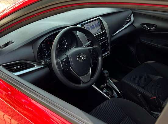TOYOTA-YARIS-2019