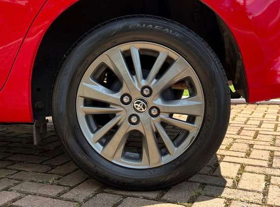 TOYOTA-YARIS-2019