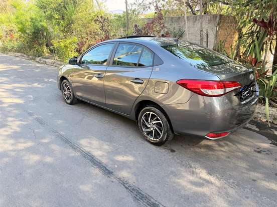 TOYOTA-YARIS-2022