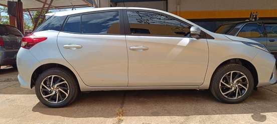 TOYOTA-YARIS-2023