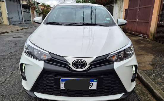TOYOTA-YARIS-2023