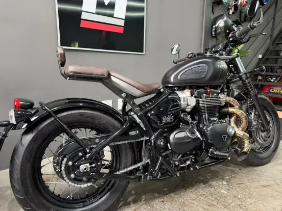 TRIUMPH-BONNEVILLE BOBBER 1200-2023