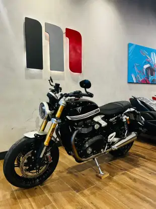TRIUMPH-SPEED TWIN RS-2025