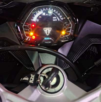 TRIUMPH-DAYTONA 660-2025