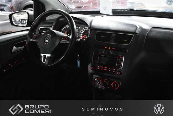VOLKSWAGEN-CROSSFOX-2013