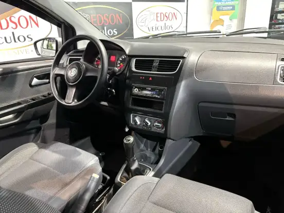 VOLKSWAGEN-FOX-2012