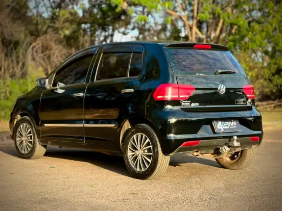 VOLKSWAGEN-FOX-2014