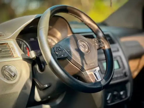 VOLKSWAGEN-FOX-2014