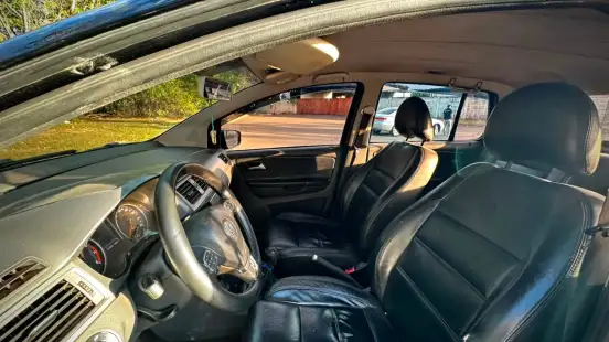 VOLKSWAGEN-FOX-2014