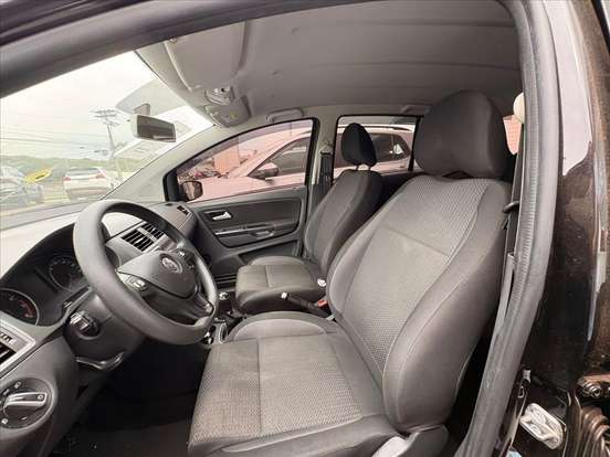 VOLKSWAGEN-FOX-2020