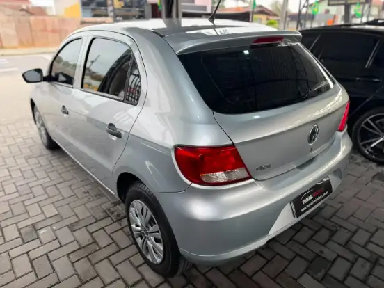 VOLKSWAGEN-GOL-2010