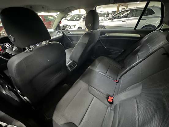 VOLKSWAGEN-GOLF-2014