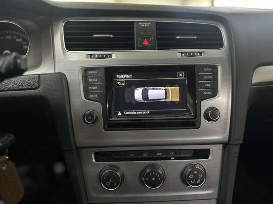 VOLKSWAGEN-GOLF-2014